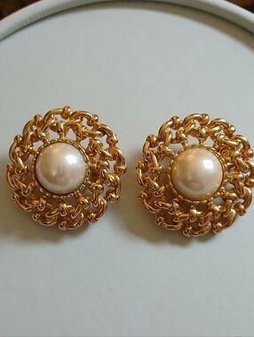 Vintage 80s clip on earrings